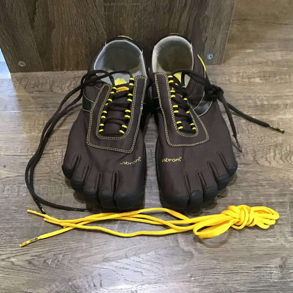 New Vibram Sport Shoe Mens 43 Padded with Extra Laces -Never Worn